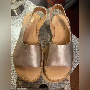 Born Inlet gold sandals - size 6
